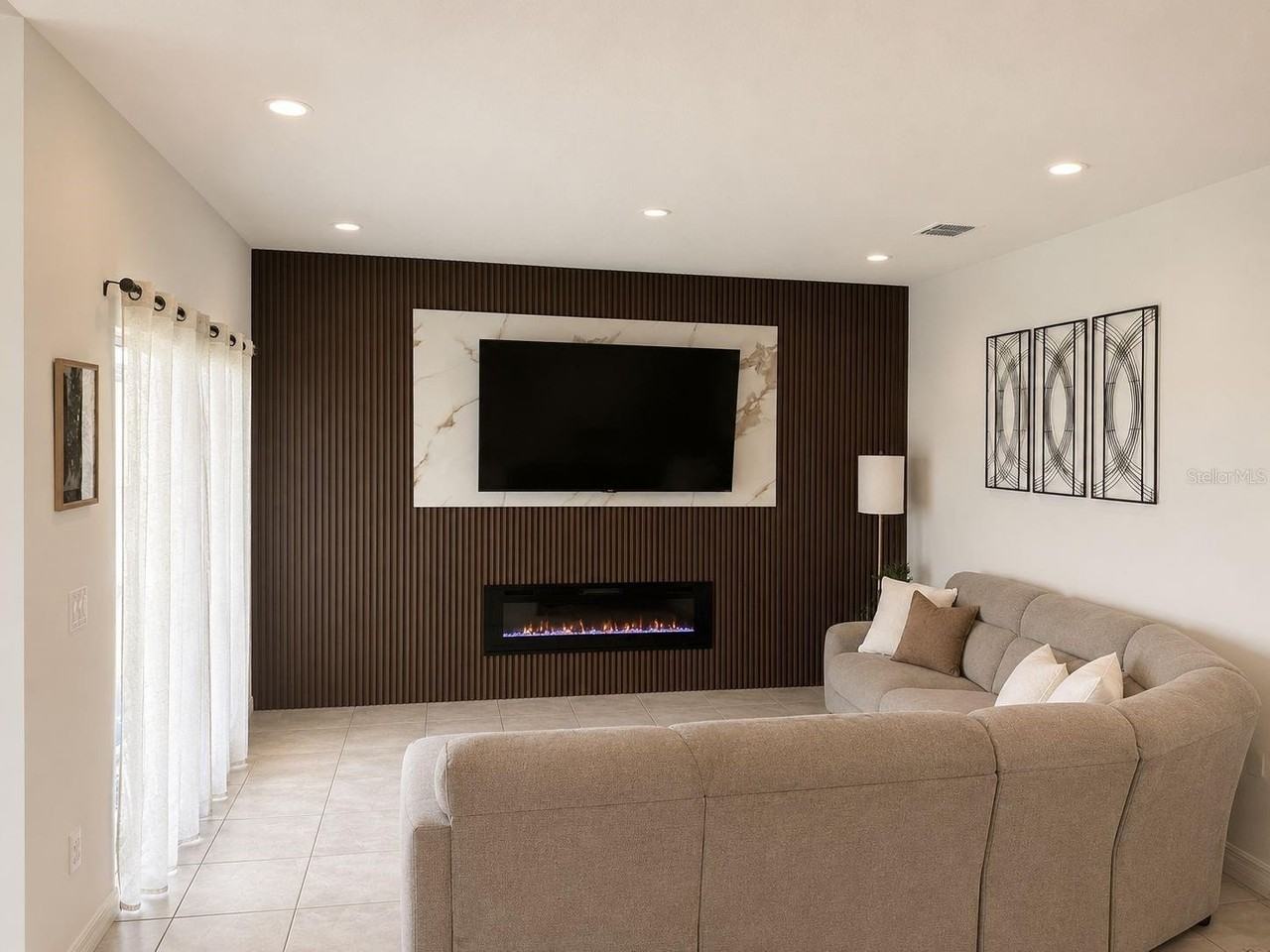1051 Patriot Loop - Photo 3 of 13
