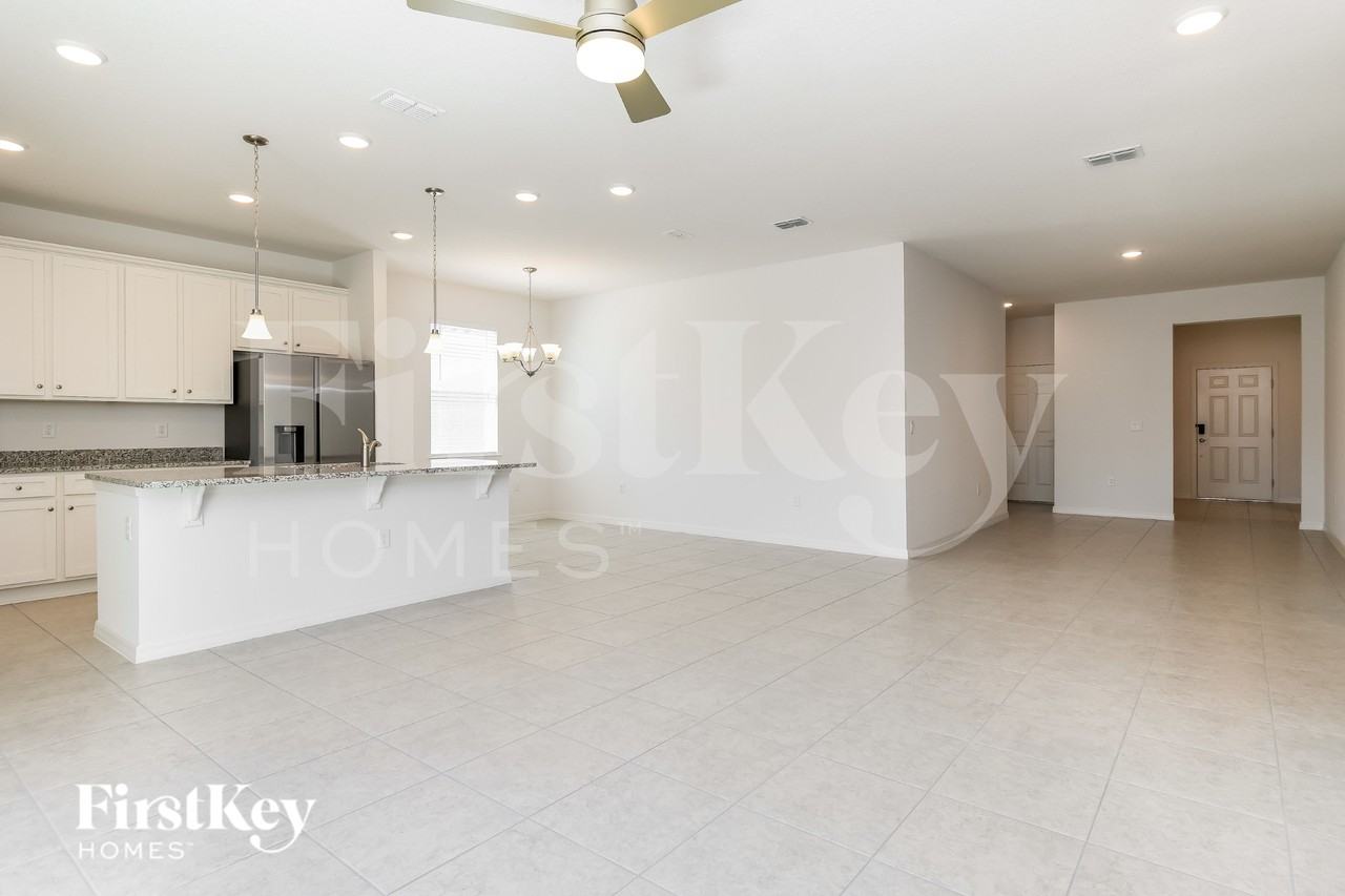 1156 Spokane Pt - Photo 4 of 16