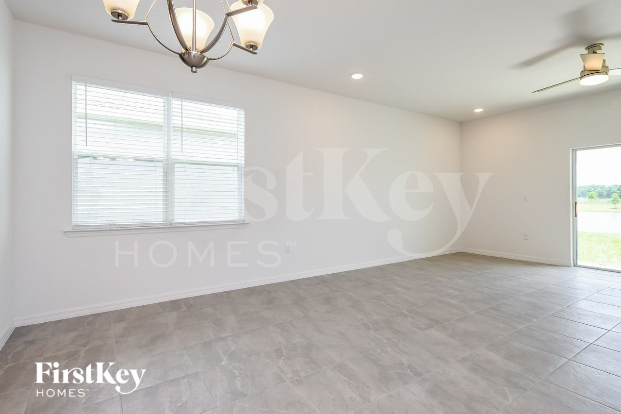 1618 Isleta Loop - Photo 5 of 17