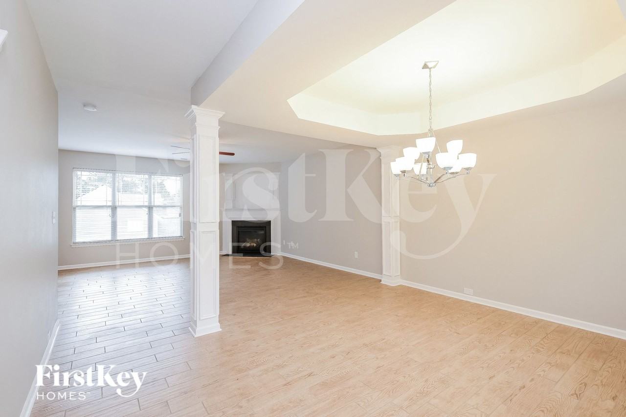 5519 Pinebrook Ln - Photo 2 of 15