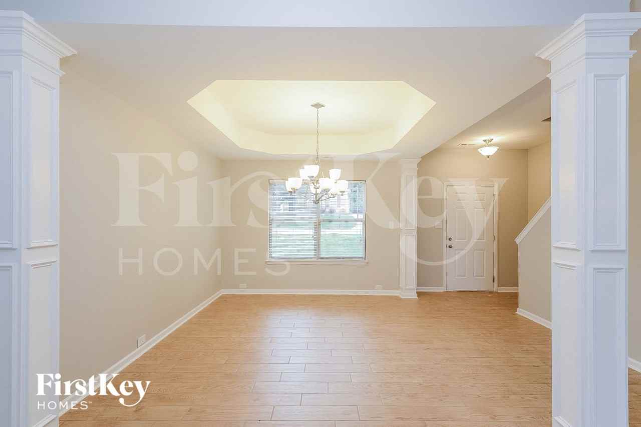 5519 Pinebrook Ln - Photo 4 of 15