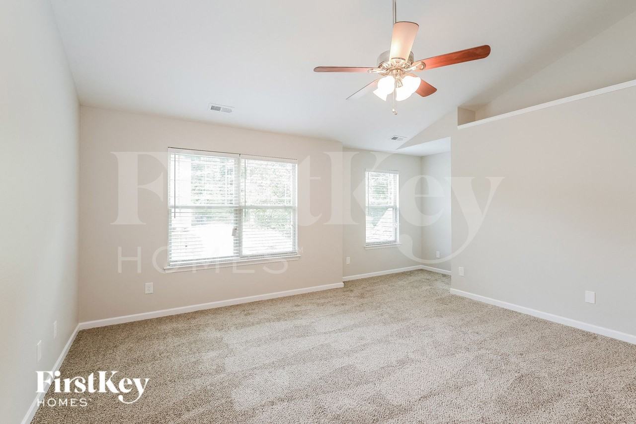 5519 Pinebrook Ln - Photo 6 of 15