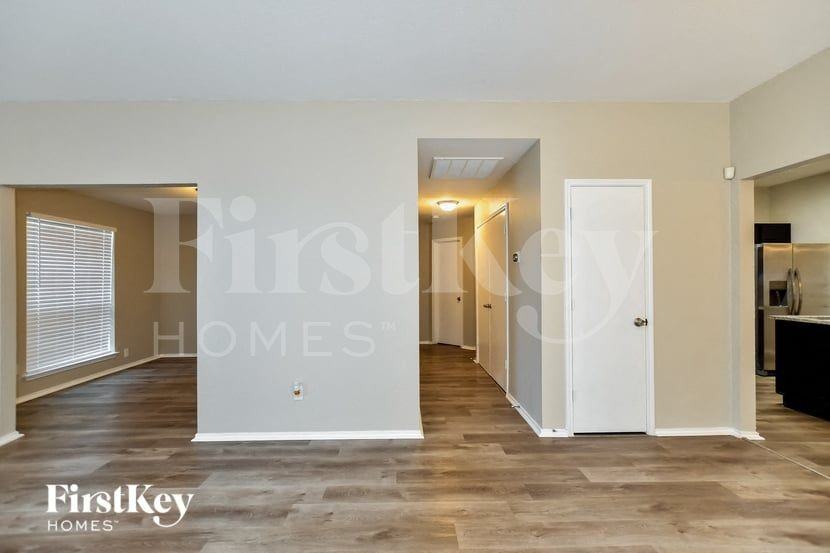 1519 Cedarcrest Cir - Photo 3 of 15