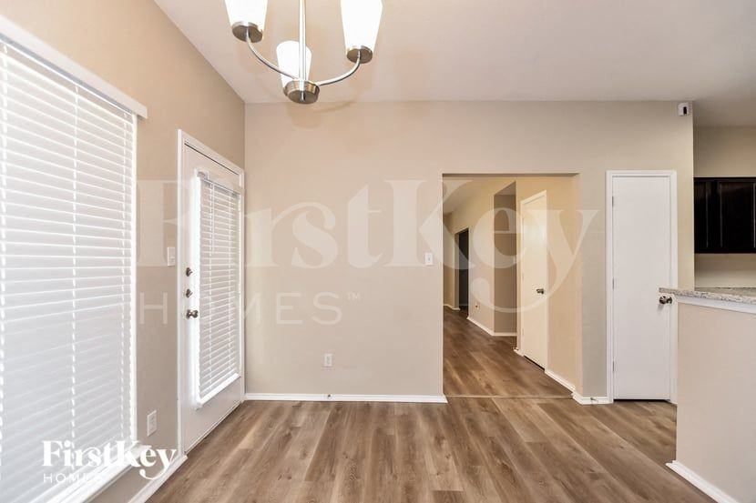 1519 Cedarcrest Cir - Photo 5 of 15