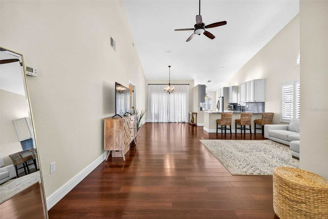 4180 Brentwood Park Cir - Photo 3 of 37