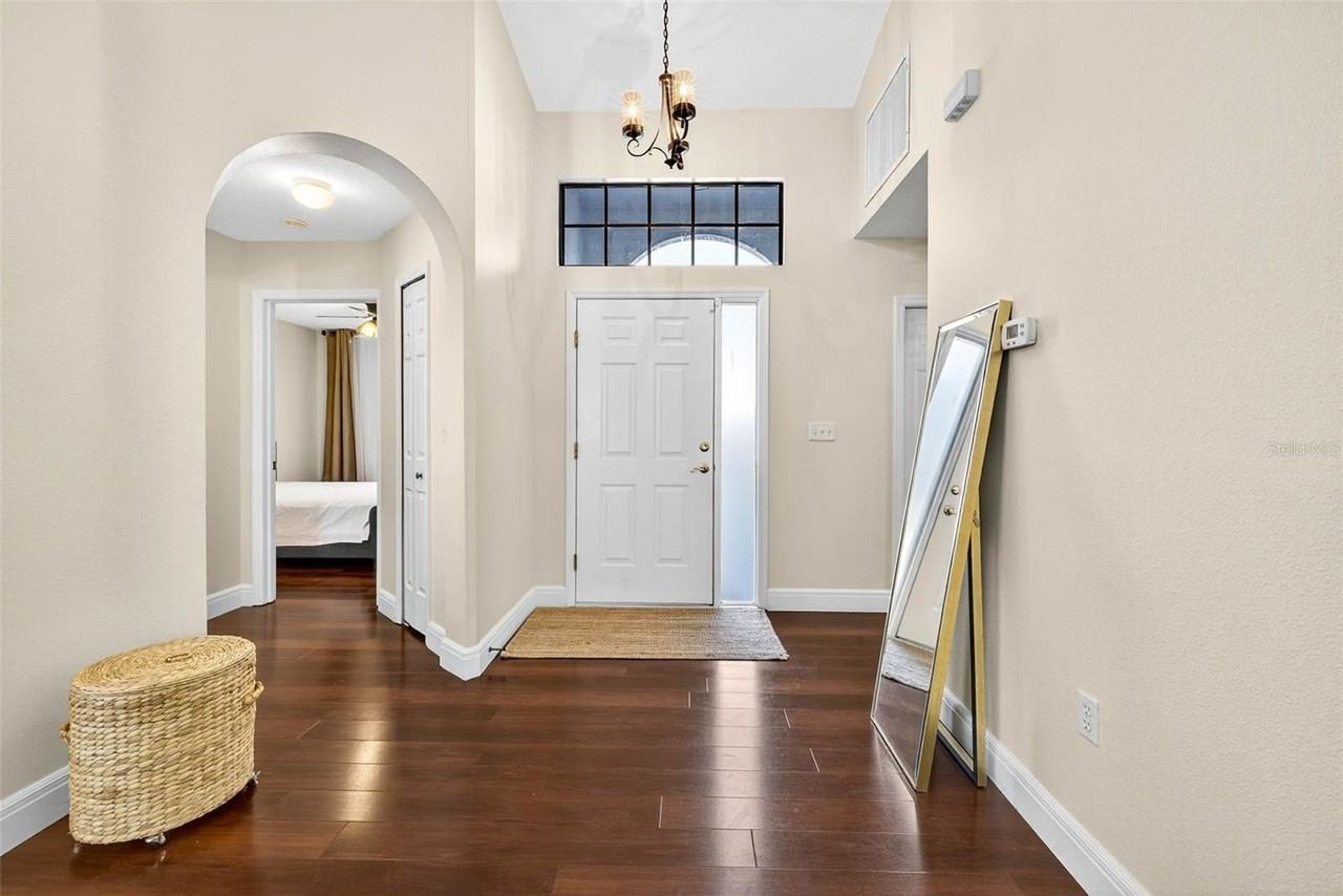 4180 Brentwood Park Cir - Photo 4 of 37