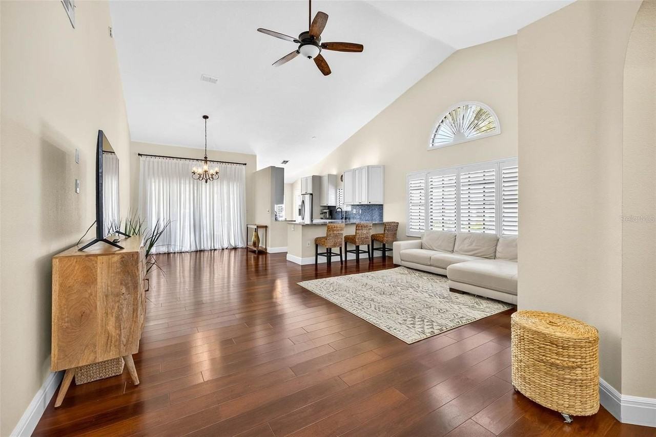 4180 Brentwood Park Cir - Photo 5 of 37