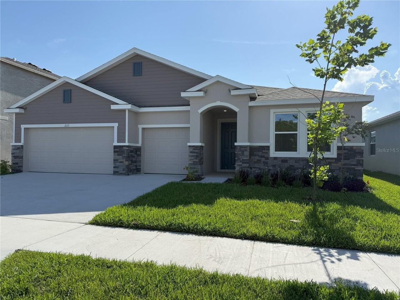 2113 Warren Acres Blvd - Photo 2 of 25