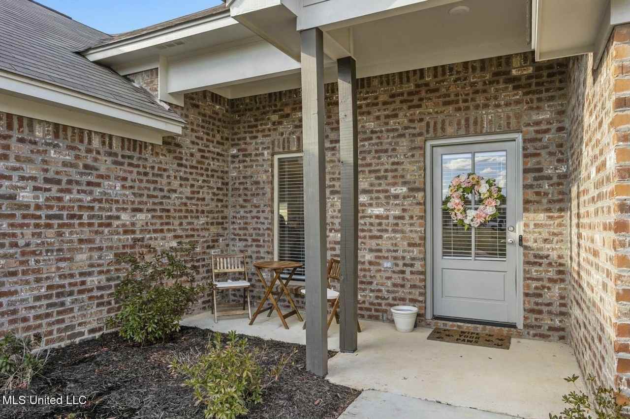 572 Silver Hill Drive - Photo 2 of 31