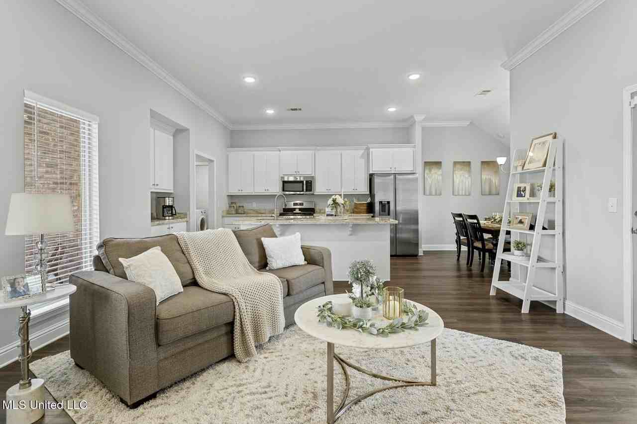 572 Silver Hill Drive - Photo 4 of 31