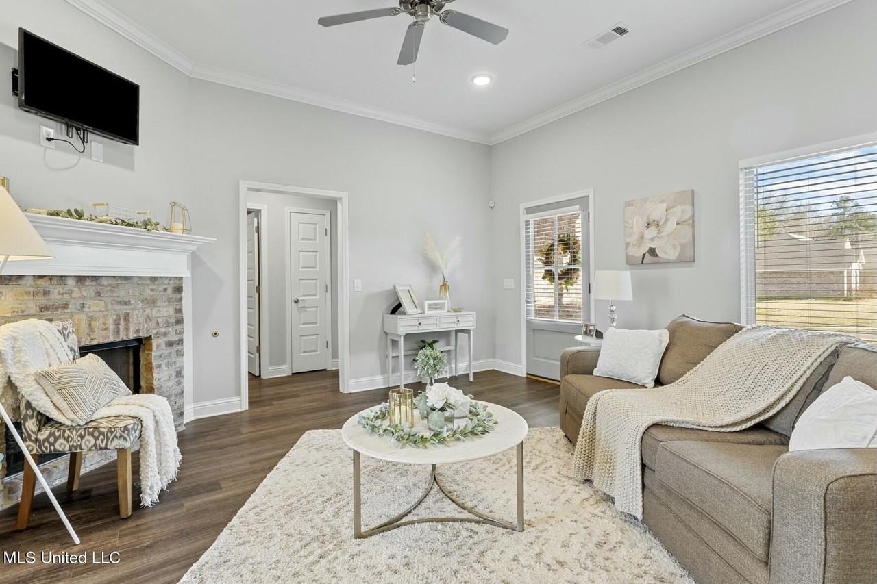 572 Silver Hill Drive - Photo 5 of 31