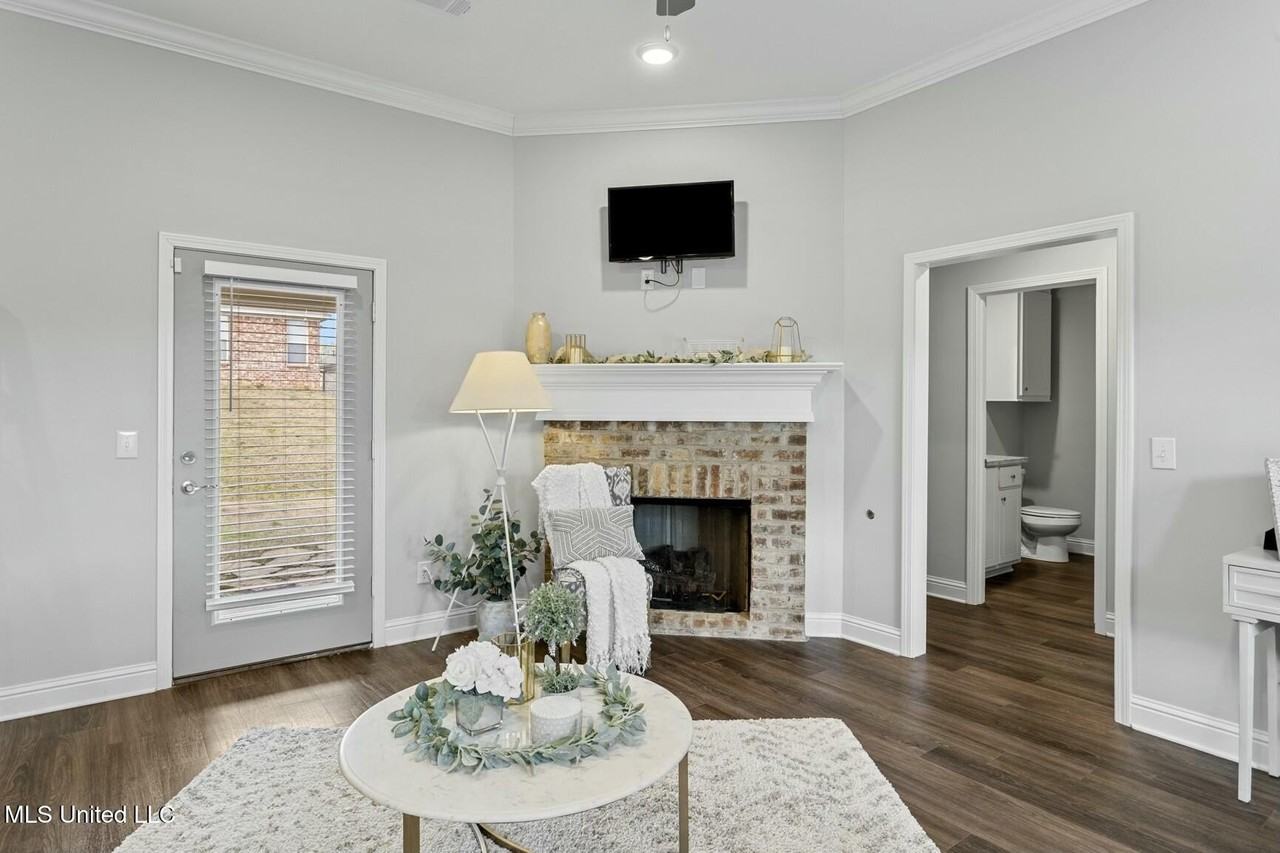 572 Silver Hill Drive - Photo 6 of 31