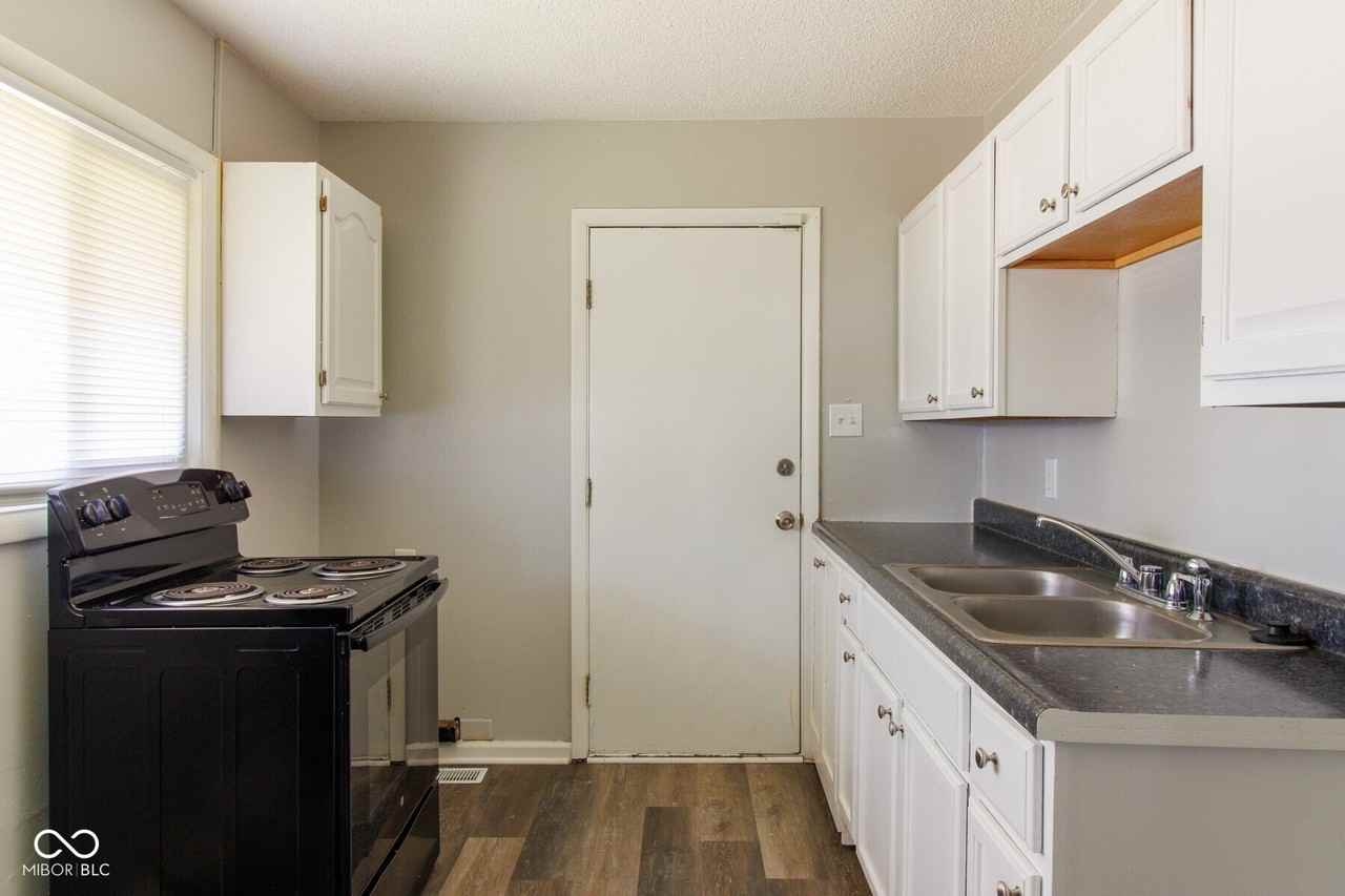 2517 Villa Ave - Photo 4 of 12