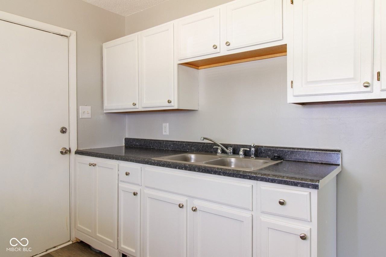 2517 Villa Ave - Photo 6 of 12
