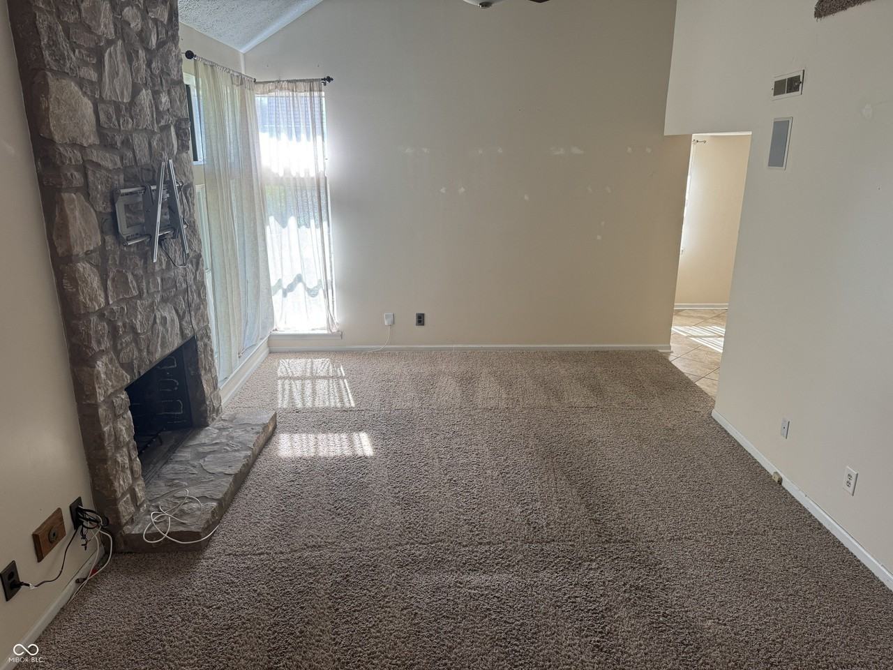 3315 Oak Tree Dr S - Photo 4 of 40
