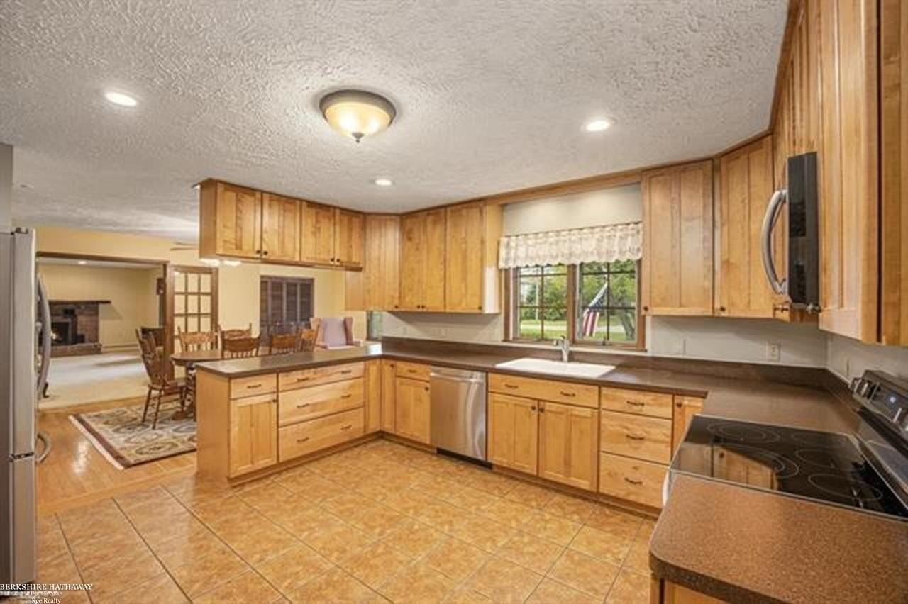 3162 Mcclure Dr - Photo 2 of 8