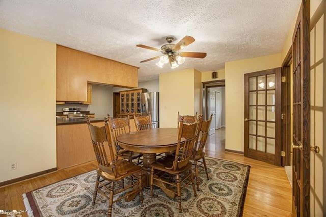 3162 Mcclure Dr - Photo 3 of 8