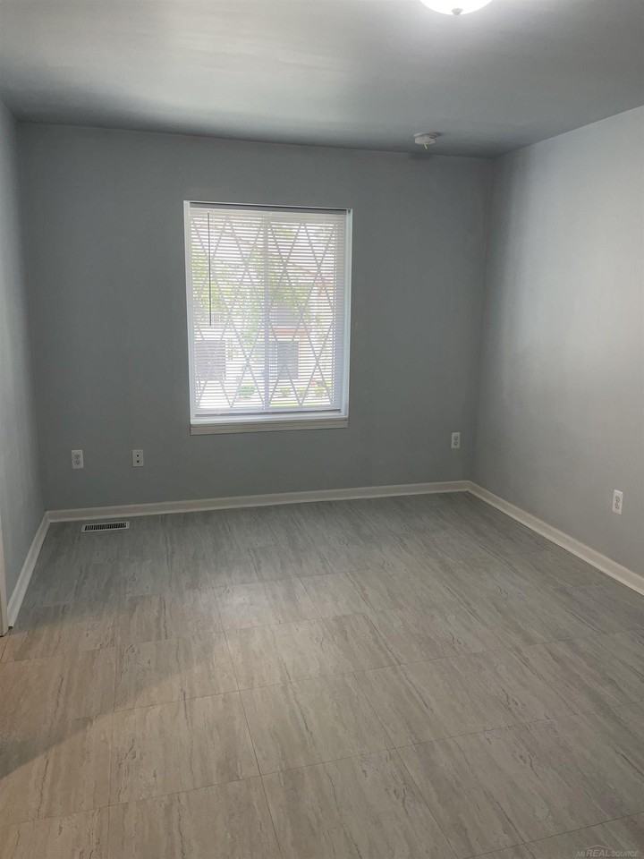 29264 Gloede Dr #3 - Photo 4 of 10
