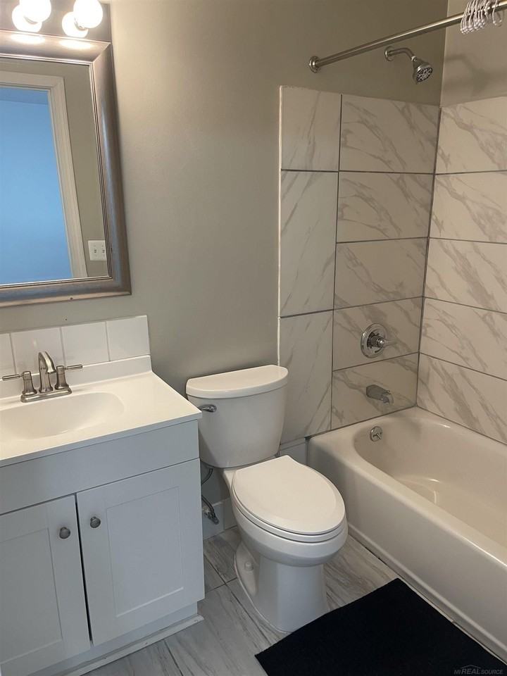 29264 Gloede Dr #3 - Photo 5 of 10