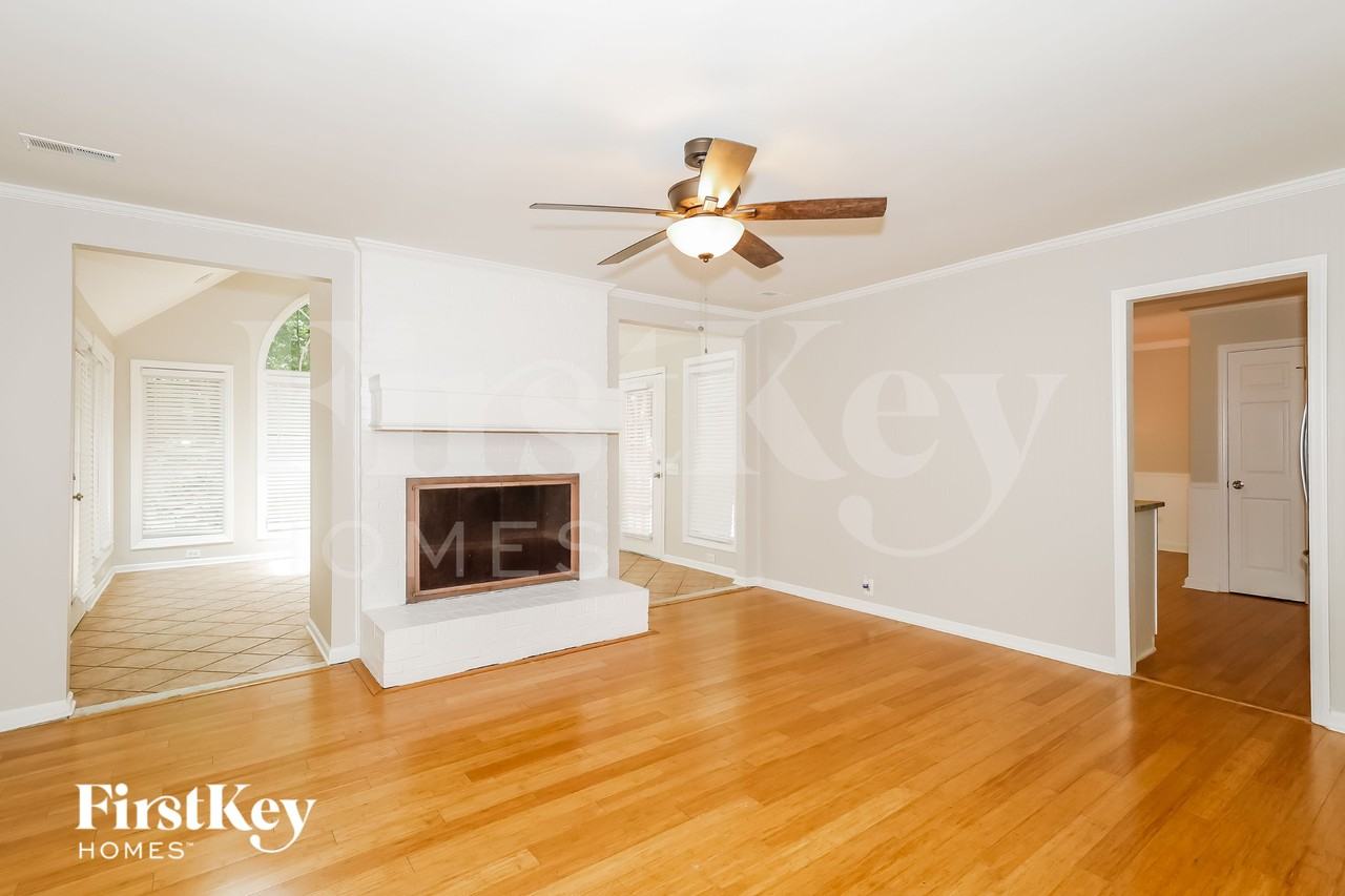 7614 Robin Crest Rd - Photo 3 of 15