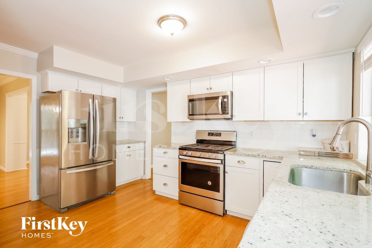 7614 Robin Crest Rd - Photo 4 of 15