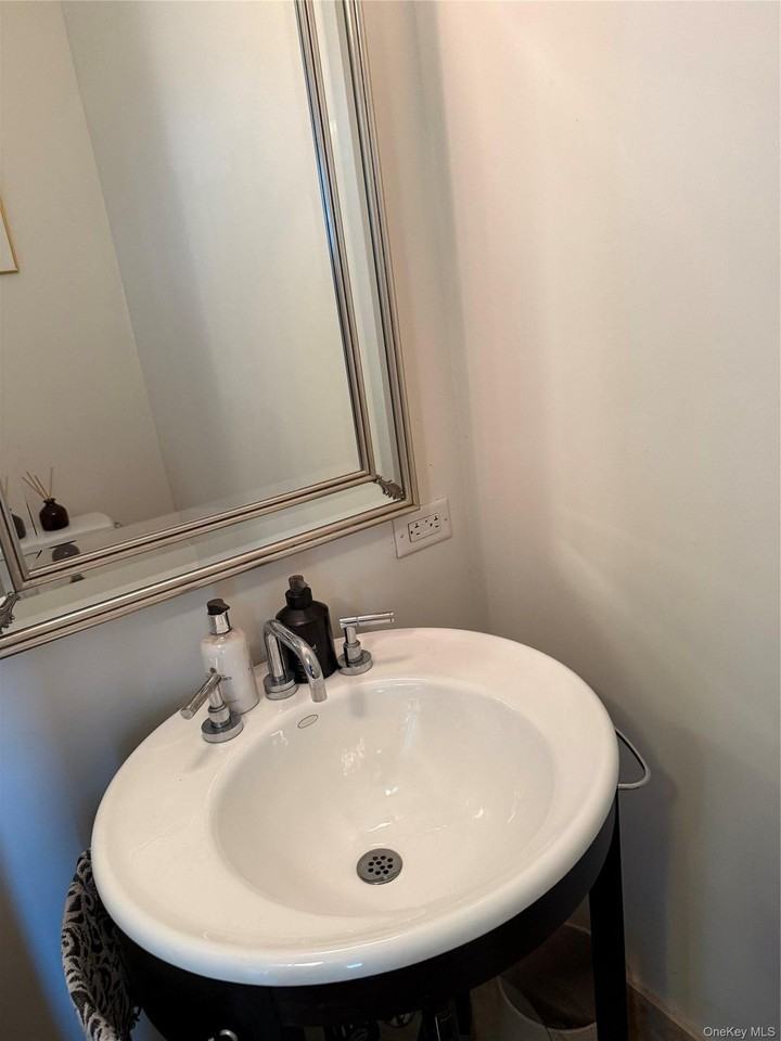 175 Huguenot St #2205 - Photo 7 of 16