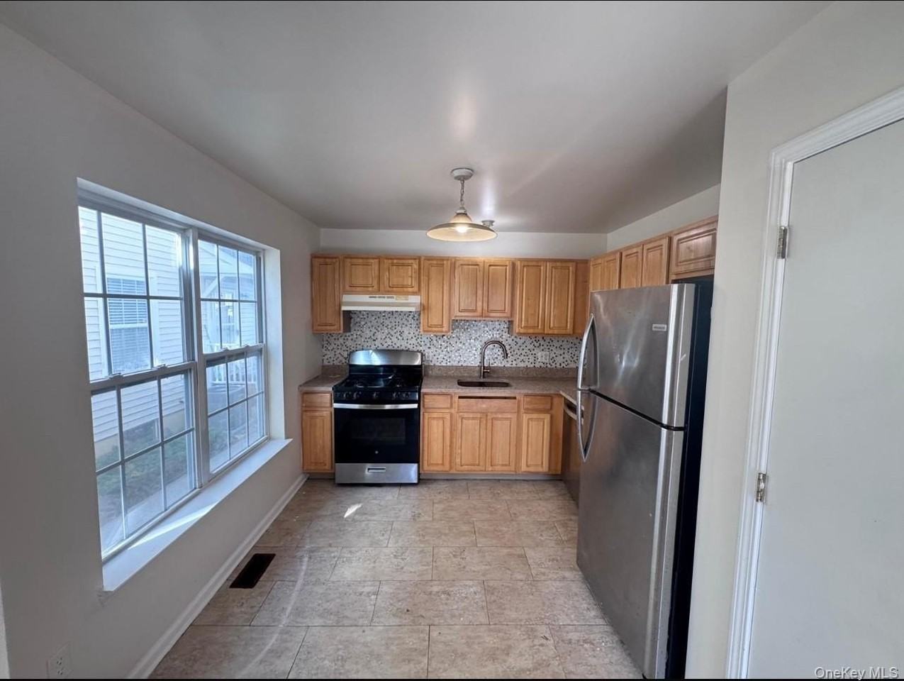 65 Jordan Ln - Photo 2 of 8