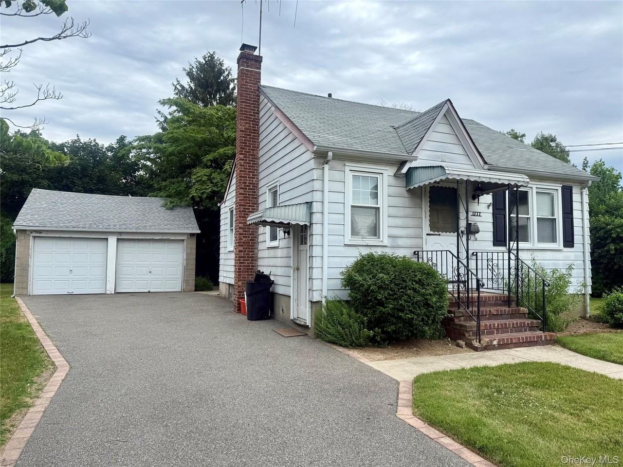 1777 Stone Ave - Photo 2 of 15