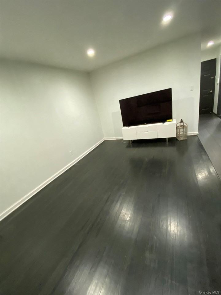 3228 42nd St #1 - Photo 4 of 18
