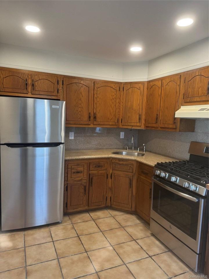 1 Alexine Ave - Photo 2 of 8