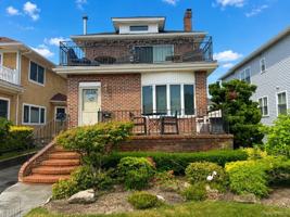 featured image of 735 W Penn St