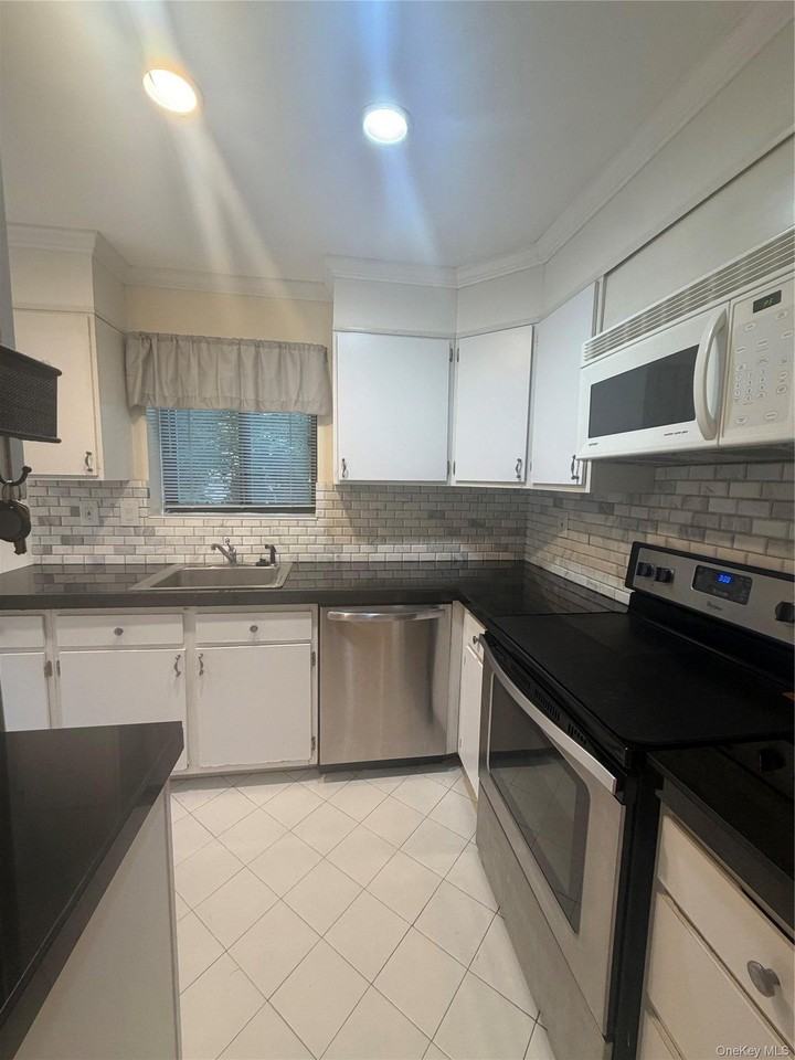 75 Greenway Close #75 - Photo 3 of 23
