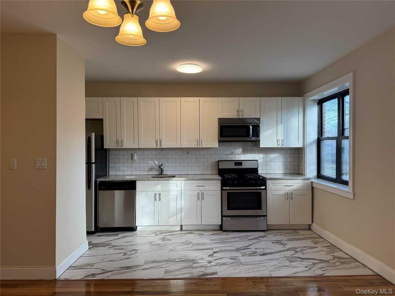 110 Stonelea Pl #1B - Photo 2 of 6
