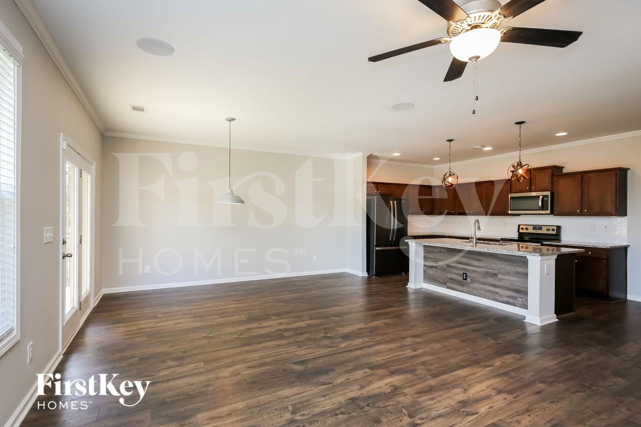 122 Candler Park Dr - Photo 3 of 15