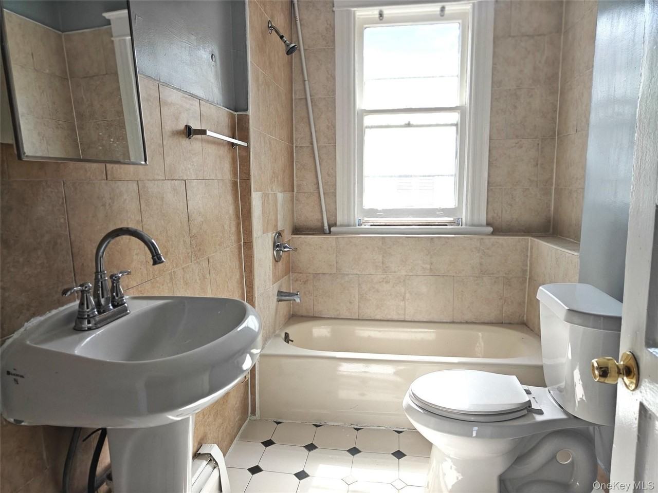 104 Winnikee Ave #3 - Photo 4 of 13