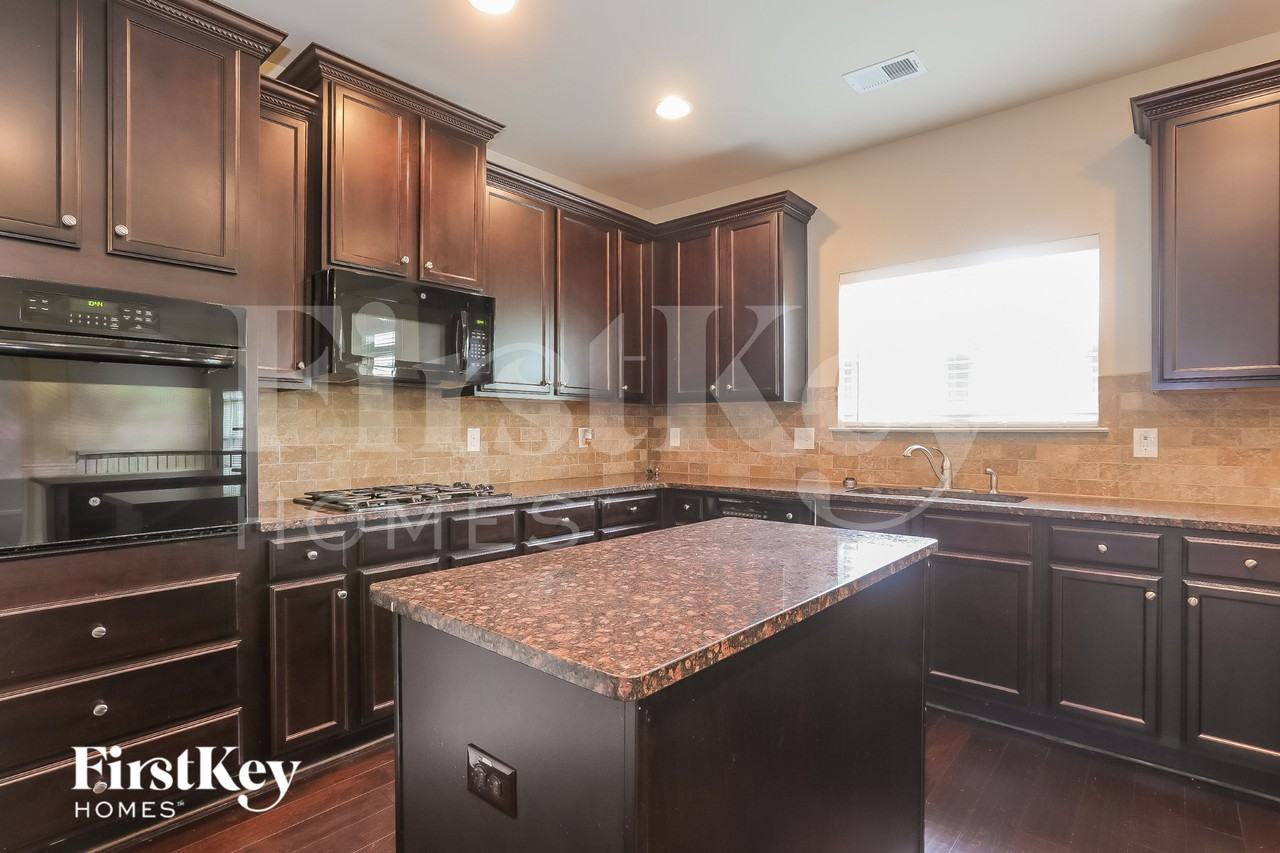 1328 Wild Rose Dr Se - Photo 5 of 15