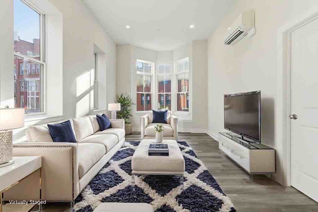 19 Essex St #303