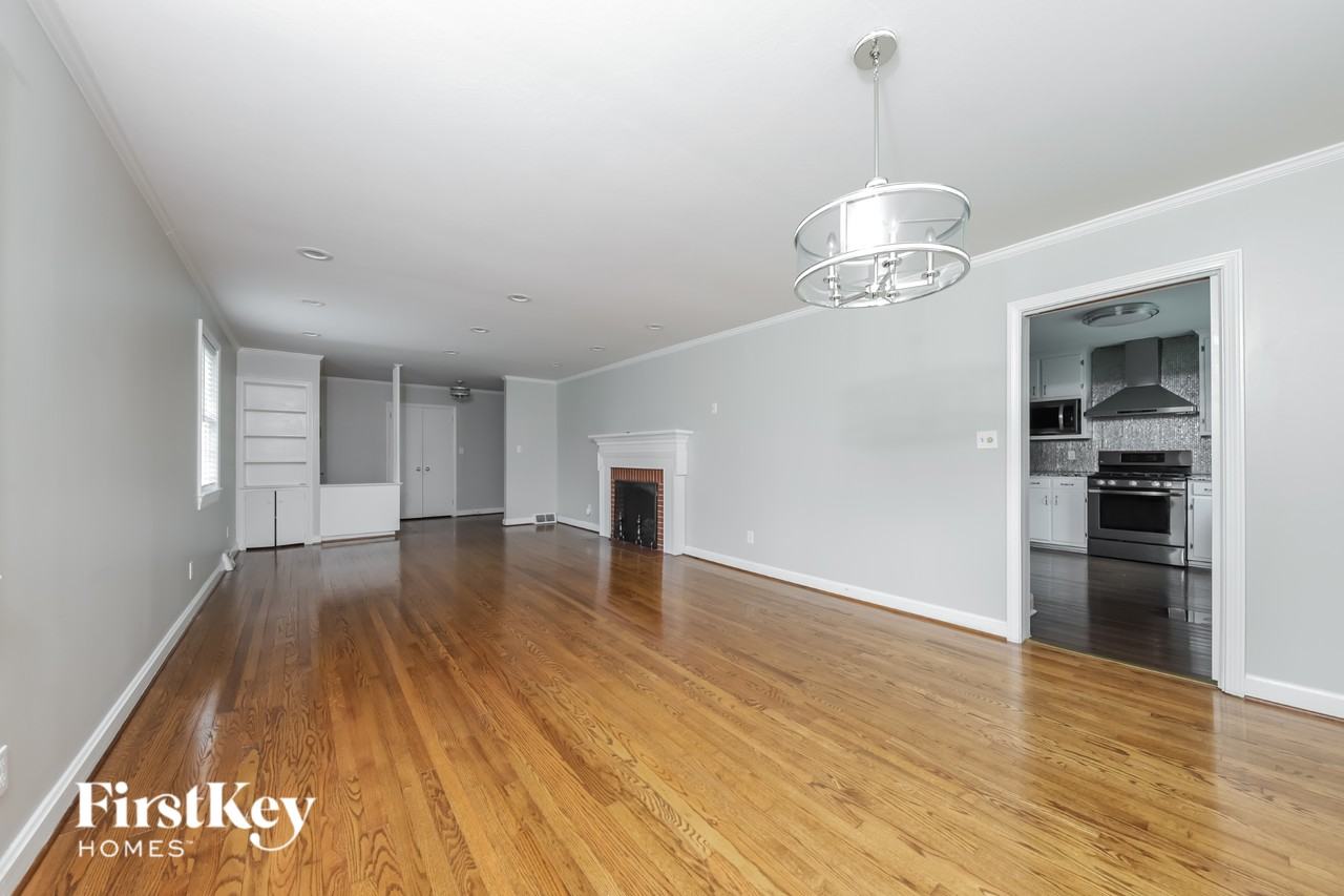 705 Evergreen Ave - Photo 2 of 15