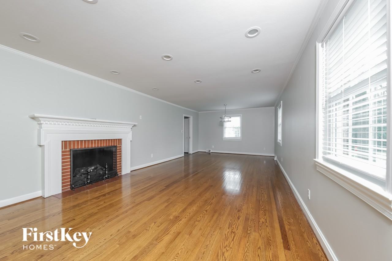 705 Evergreen Ave - Photo 3 of 15