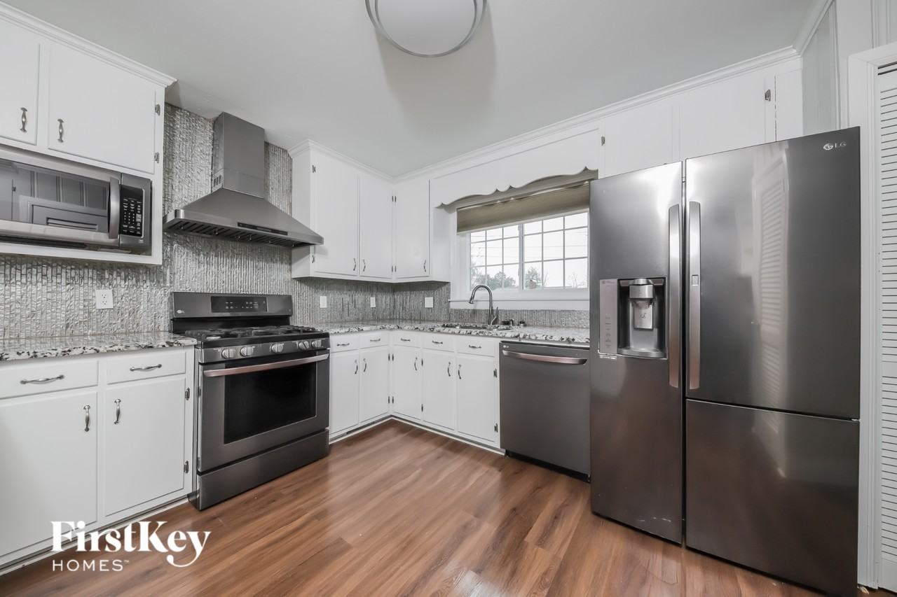 705 Evergreen Ave - Photo 4 of 15