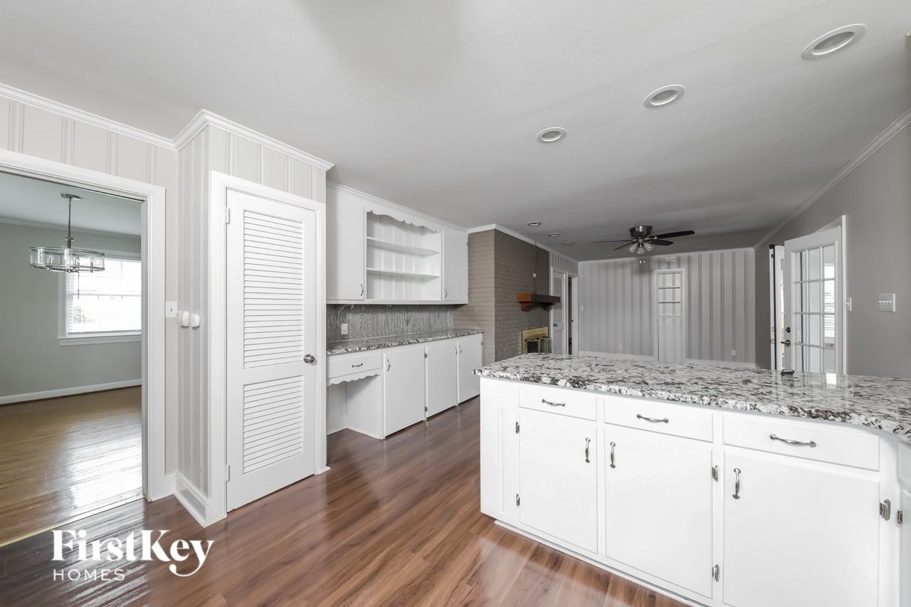 705 Evergreen Ave - Photo 5 of 15