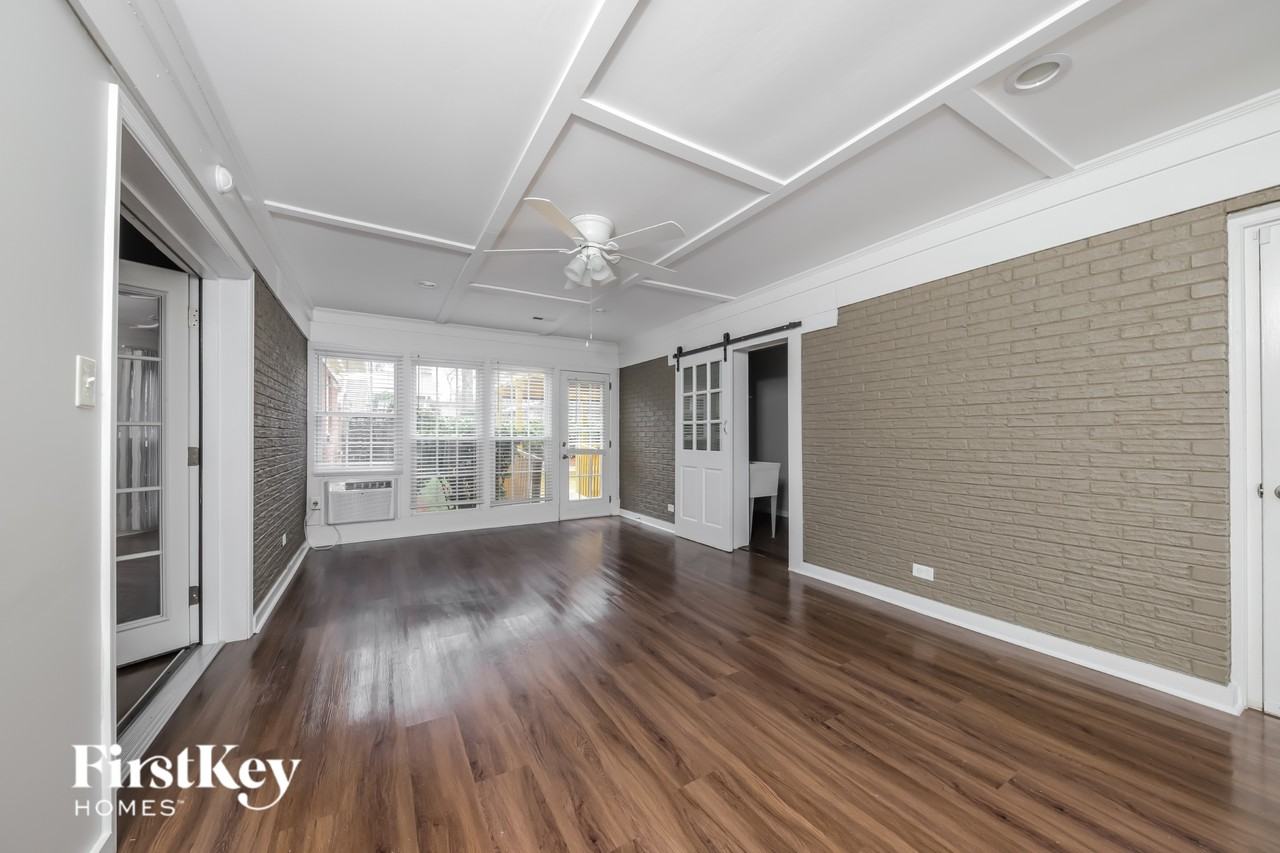 705 Evergreen Ave - Photo 7 of 15