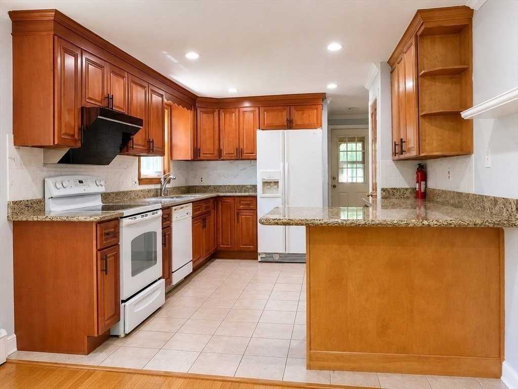 39 Anson Rd - Photo 5 of 30