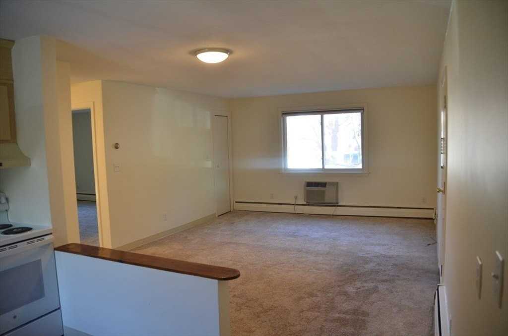 41 Lionel Ave #D - Photo 5 of 19