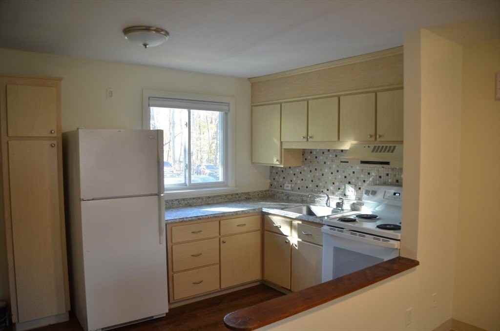 41 Lionel Ave #D - Photo 7 of 19