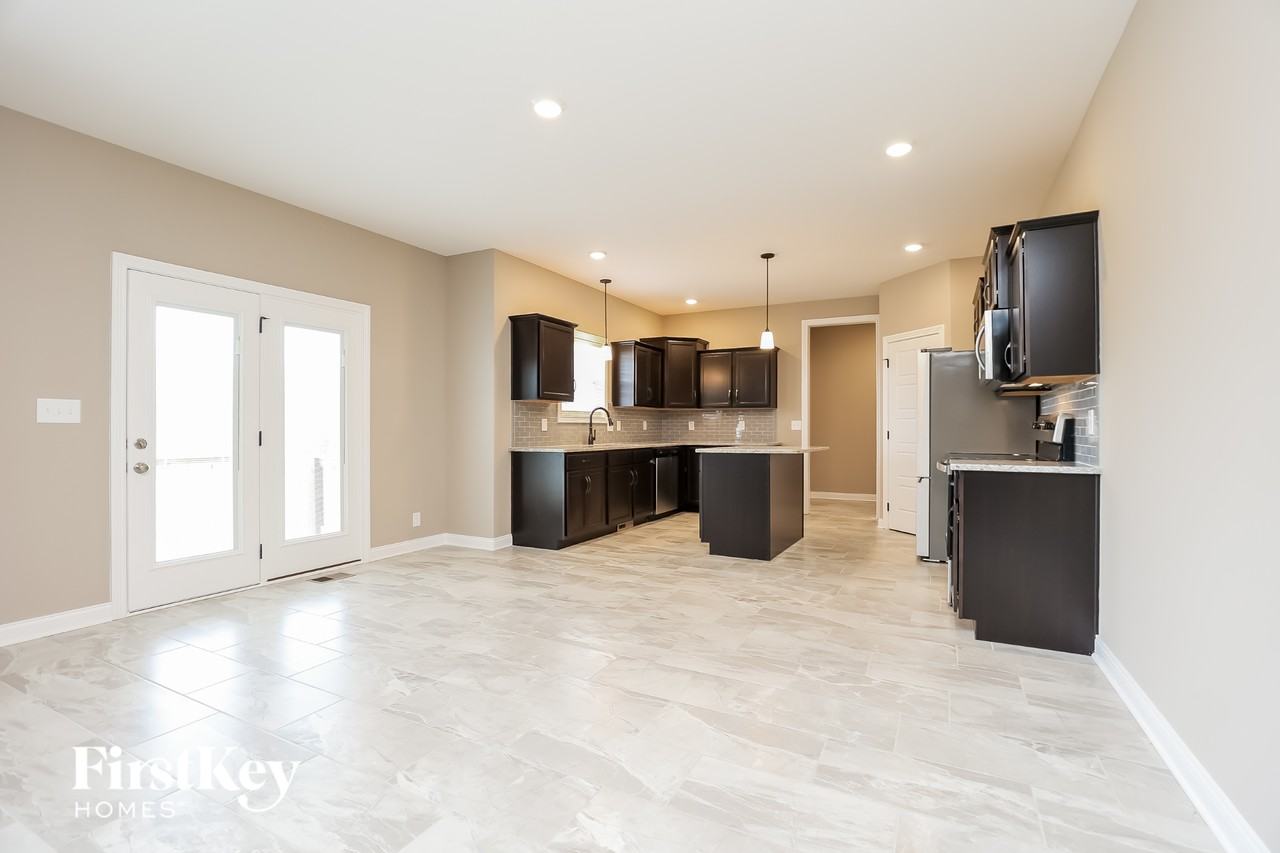 1065 Harrison Way - Photo 4 of 15