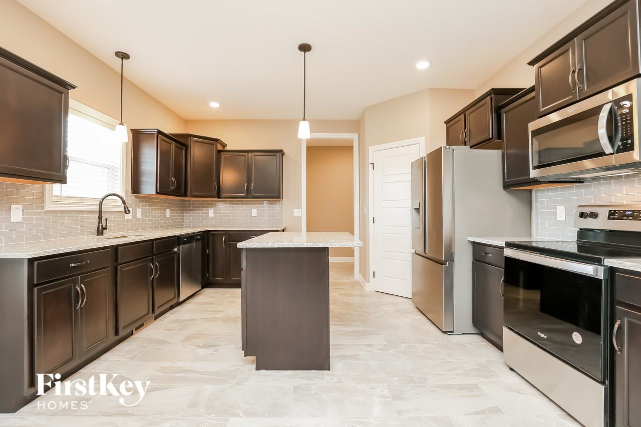 1065 Harrison Way - Photo 5 of 15