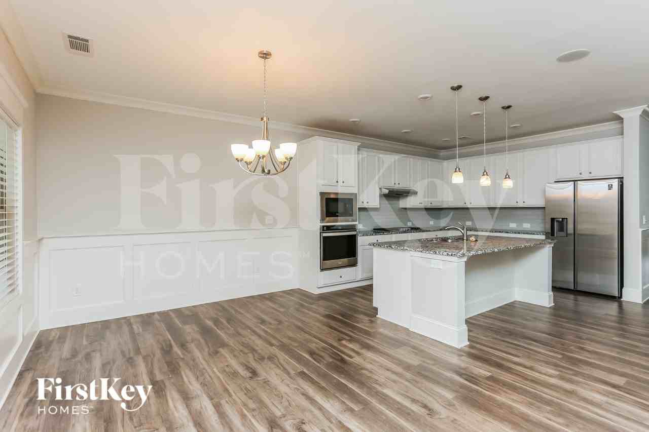 4541 Banshire Cir - Photo 5 of 15