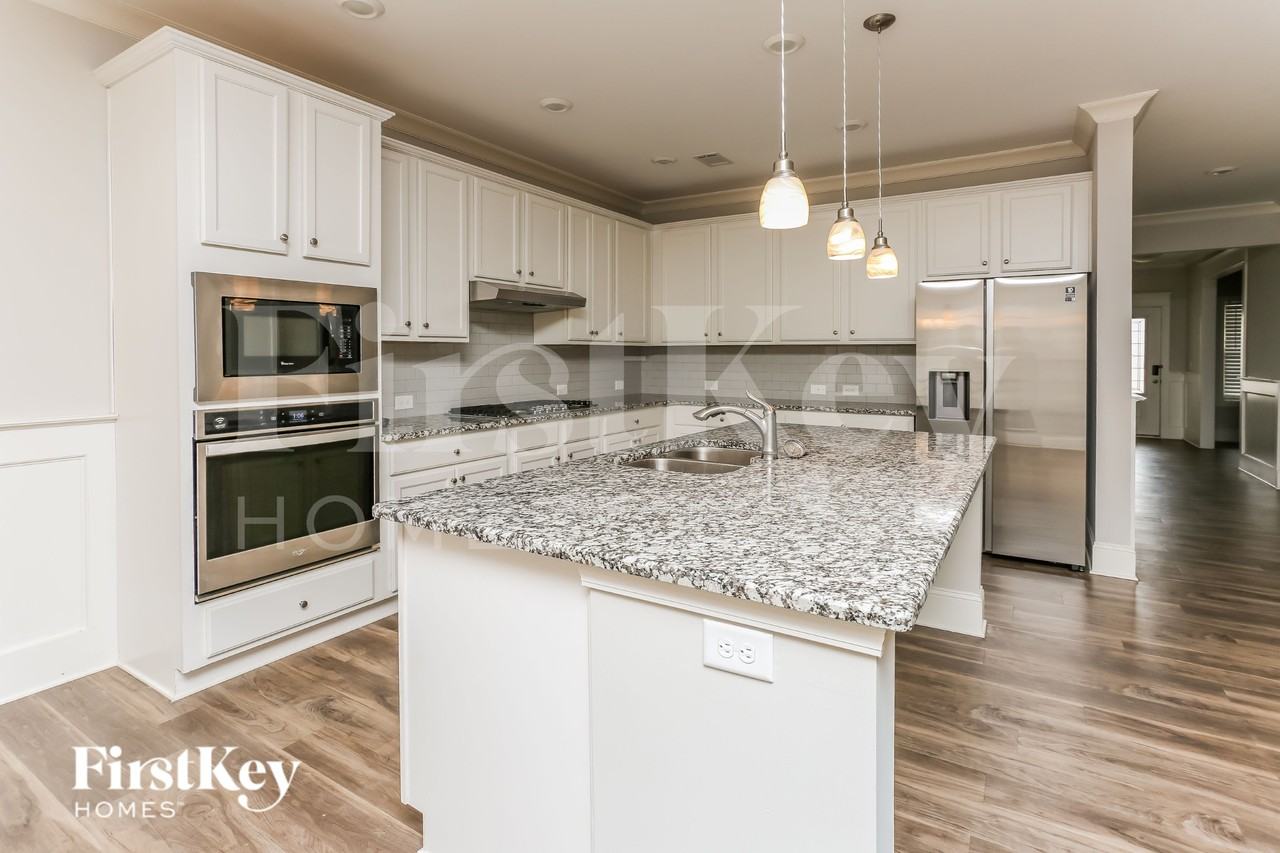 4541 Banshire Cir - Photo 6 of 15