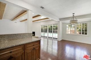 19027 Wyandotte St - Photo 3 of 8